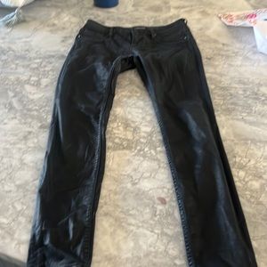 Leather look jeans low waisted